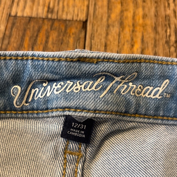 NWT Universal Thread Mid Rise Boyfriend Jean Shorts - Picture 3 of 11